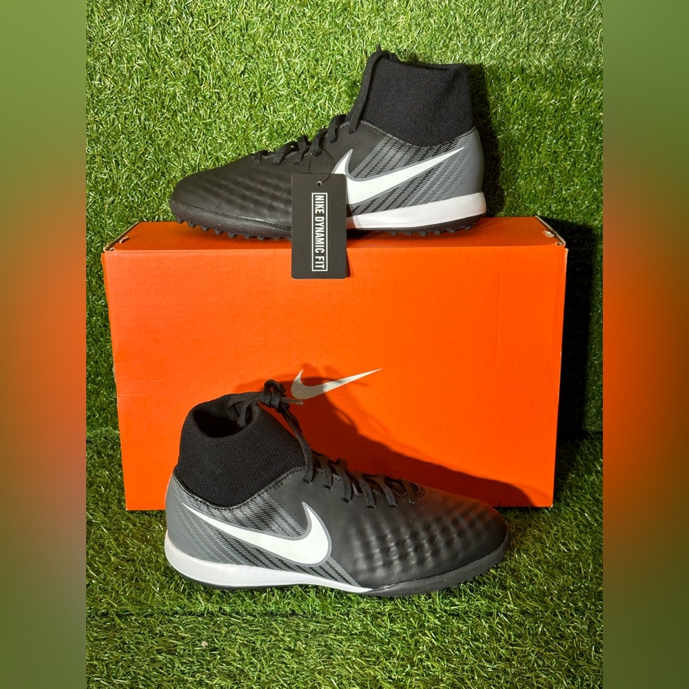 NIKE MAGISTAX ONDA II TURF SOCCER SHOES, SIZE 4Y KIDS, BLACK/WHITE/PINK , NEW